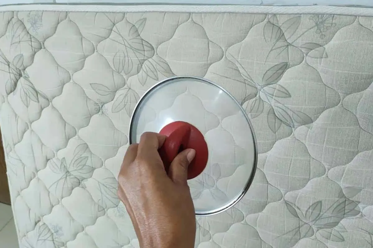 Como limpar colchão manchado: para o quarto de hóspedes pron
