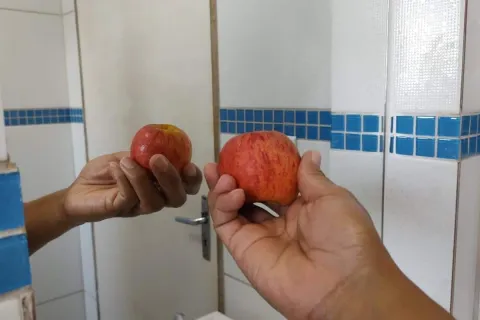 Como limpar espelho do banheiro: essa dica não falha nunca e