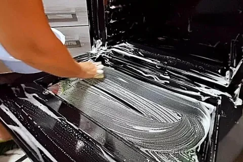 Como limpar forno por dentro e remover toda sujeira grudada 