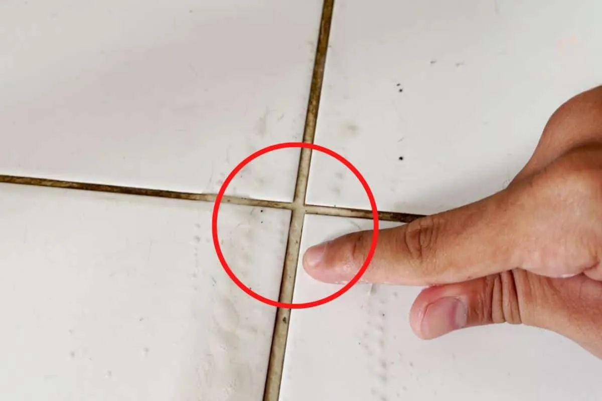 Como limpar rejunte encardido: misturinha caseira que faz mi