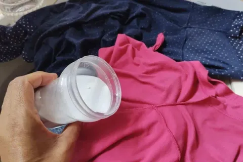 Como tirar cheiro de suor da roupa sem precisa esfregar o di