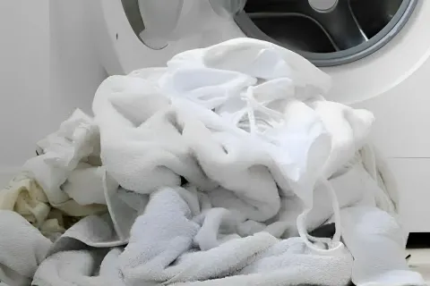 Como tirar o amarelado das roupas guardadas há muito tempo c
