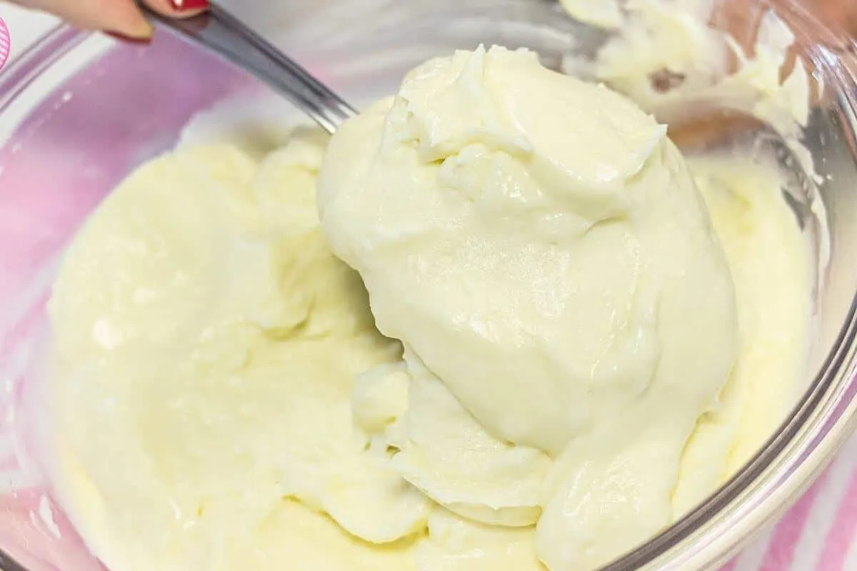 Confeiteira profissional vai ensinar um creme perfeito para