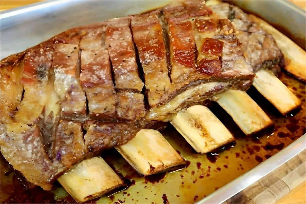 Costela assada no forno ela fica desmanchando e os ossos sol