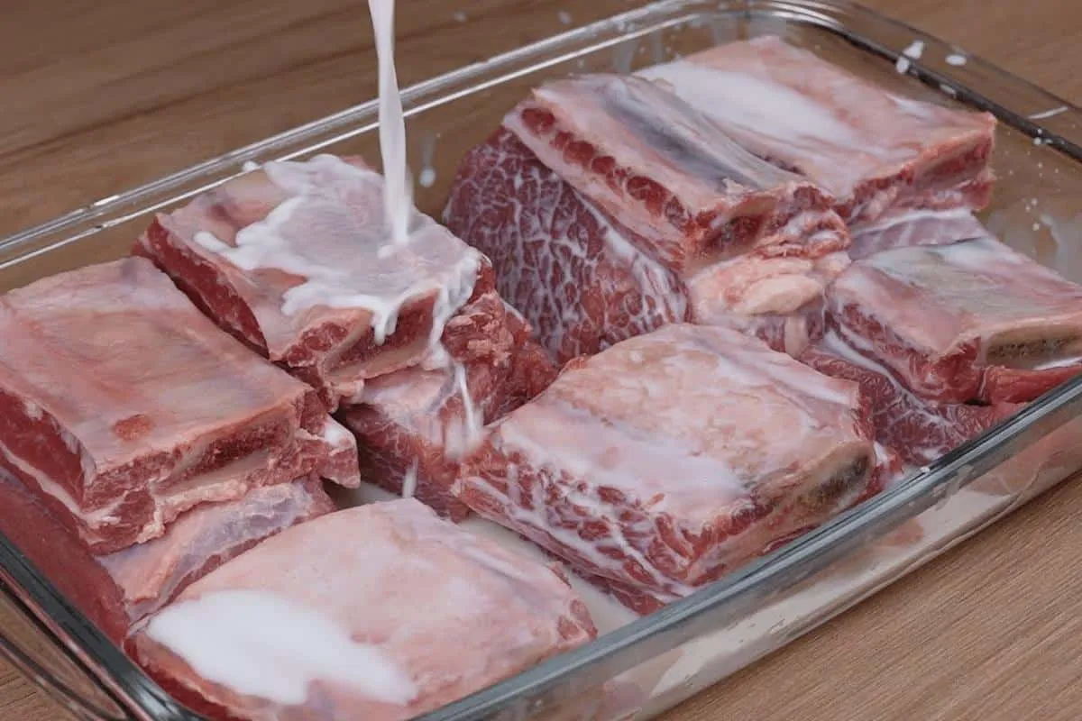 Costela assada no forno: esse é o melhor jeito de fazer desm