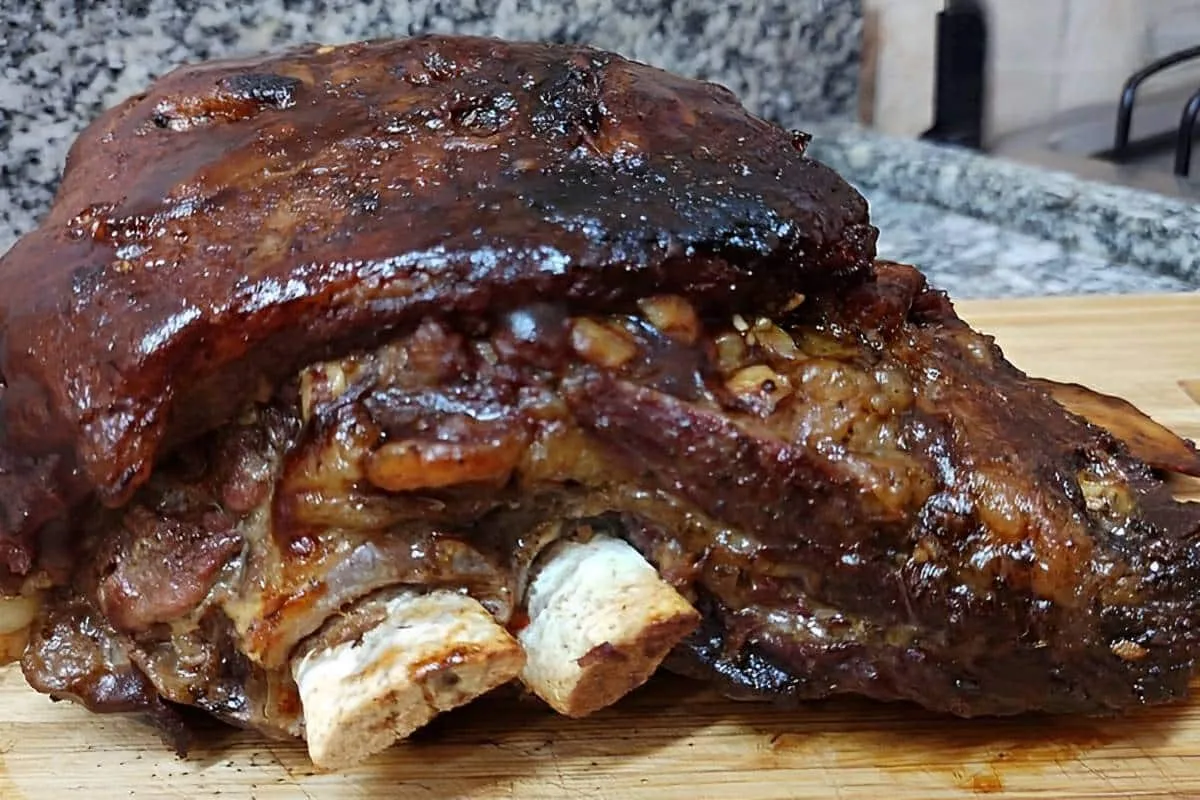 Costela assada no forno fica igual de churrascaria soltando