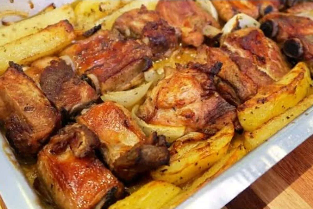 Costelinha de porco assada bem suculenta e douradinha, com a