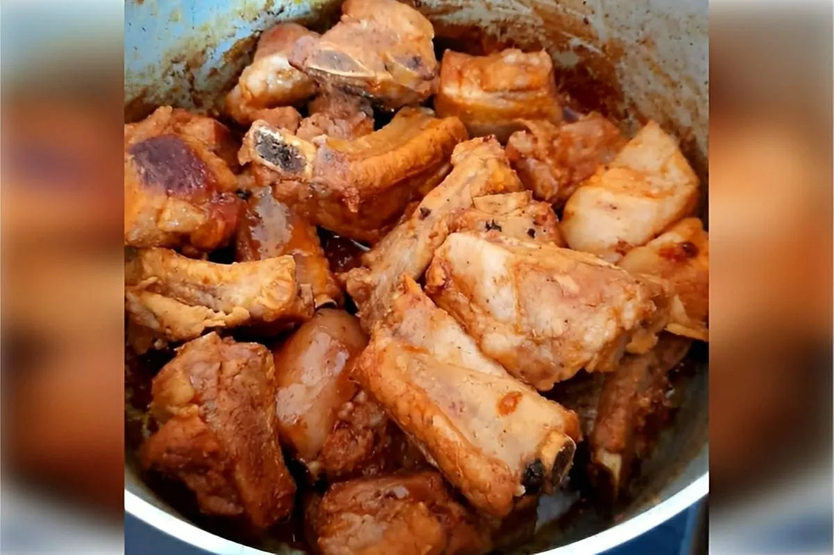 Costelinha de porco na panela uma receita da fazenda simples