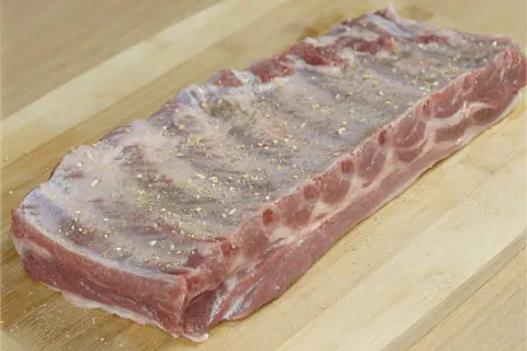 Costelinha de porco no forno com molho barbecue caseiro: o j