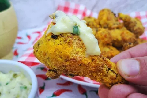 Coxinha da asa empanada com fubá na air fryer que fica super