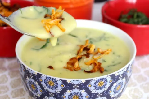 Creme de mandioquinha com couve, uma opção de sopa nutritiva
