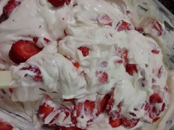 Creme Suíço com Morangos