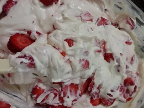 Creme Suíço com Morangos