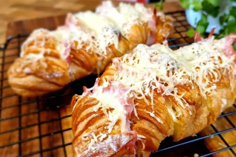Croissant recheado perfeito para café da manhã especial e mu
