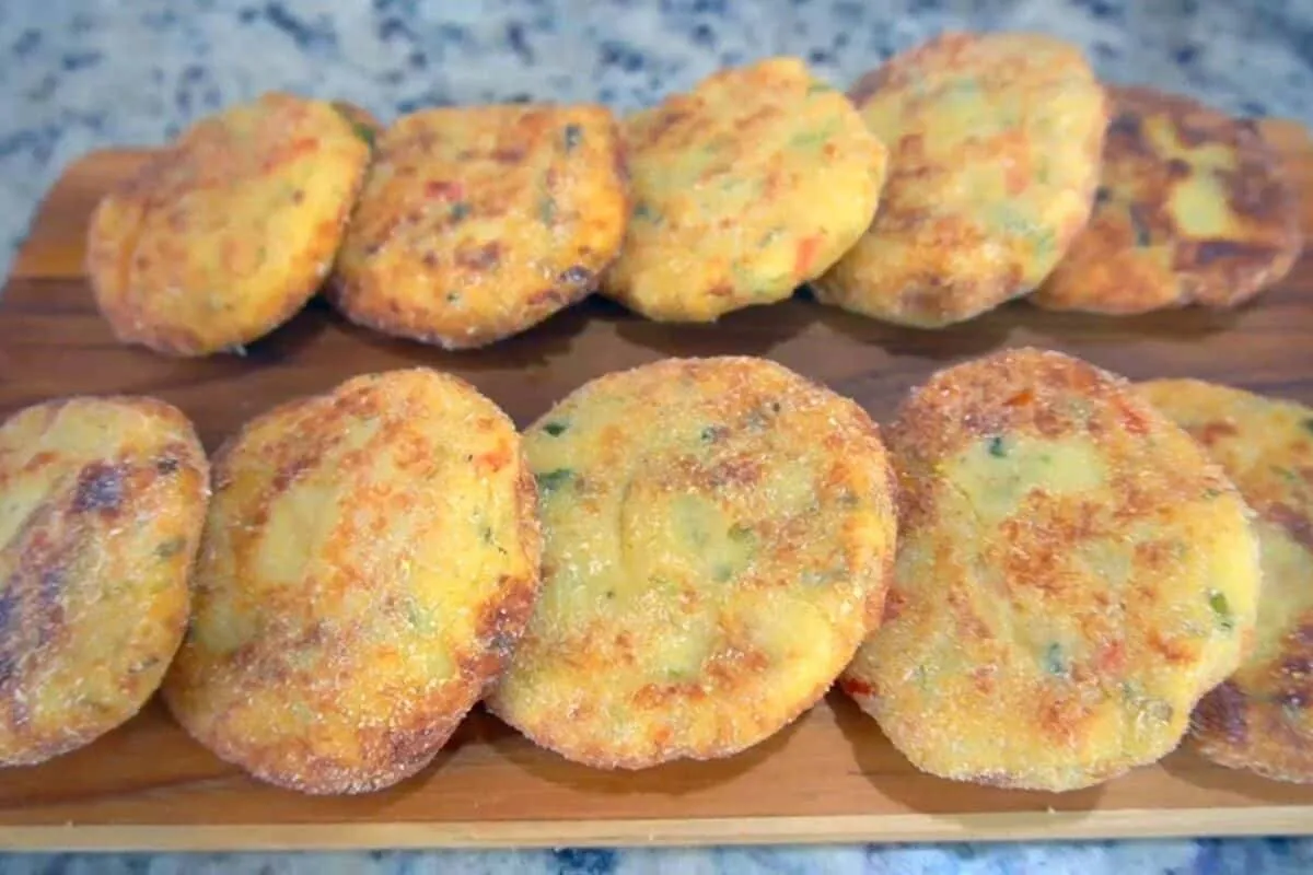 Croquete de batata recheado e crocante, impossível comer um