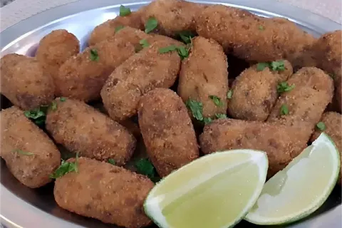 Croquete de carne moída macio e saboroso para comer a qualqu