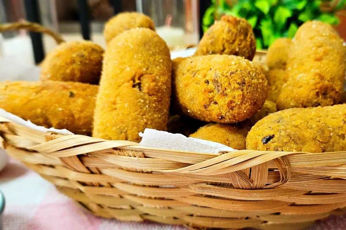 Croquete de carne moída que rende muito e fica com uma casqu