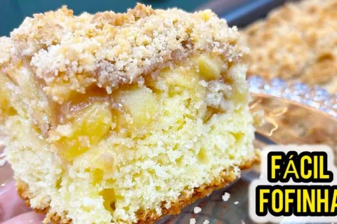 Cuca de maçã, uma receita caseira e deliciosa  que fica fofi