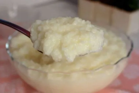 Cuscuz de tapioca delicioso, que não precisa ir ao fogo e fi