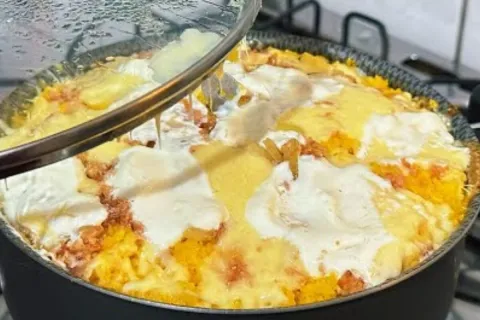 Cuscuz recheado com bacon requeijão e queijo uma explosão de