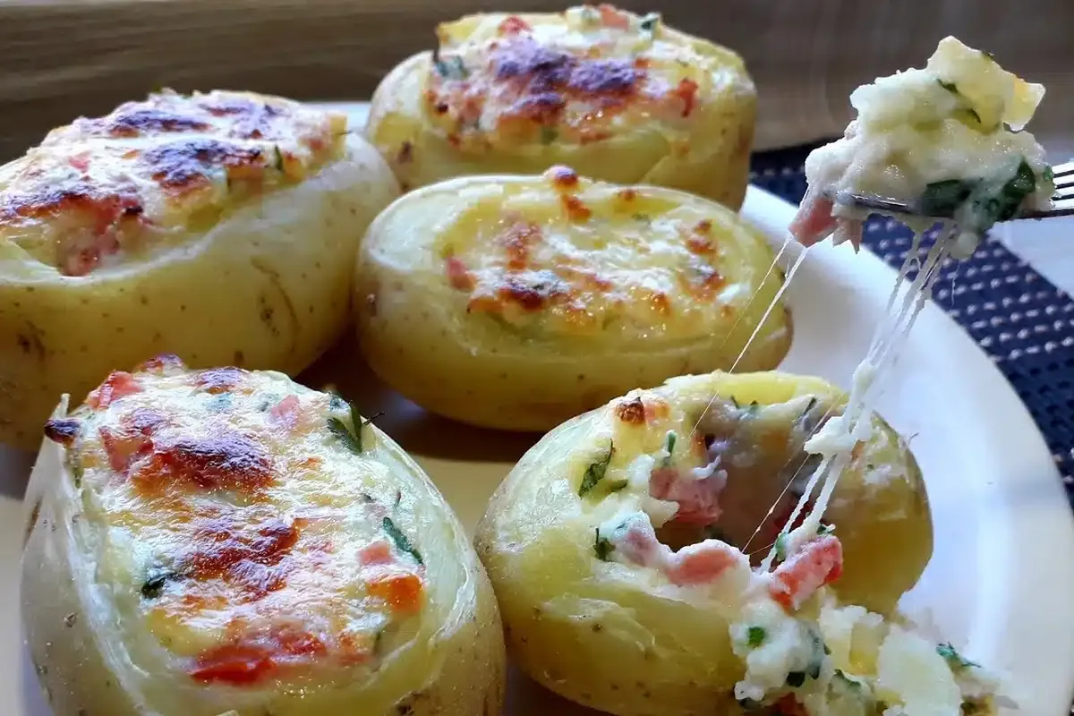 Descobri a melhor batata recheada de todas: fica com gosto d