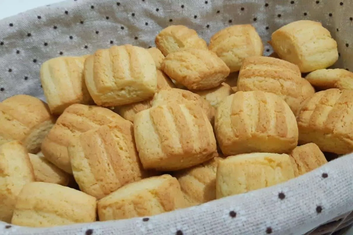 Descubra como fazer bolachinha de nata que desmancha na boca