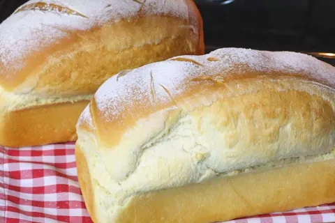 Descubra o segredo do pão caseiro perfeito que cresce bastan
