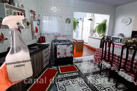 Desengordurante caseiro potente que elimina a gordura pesada