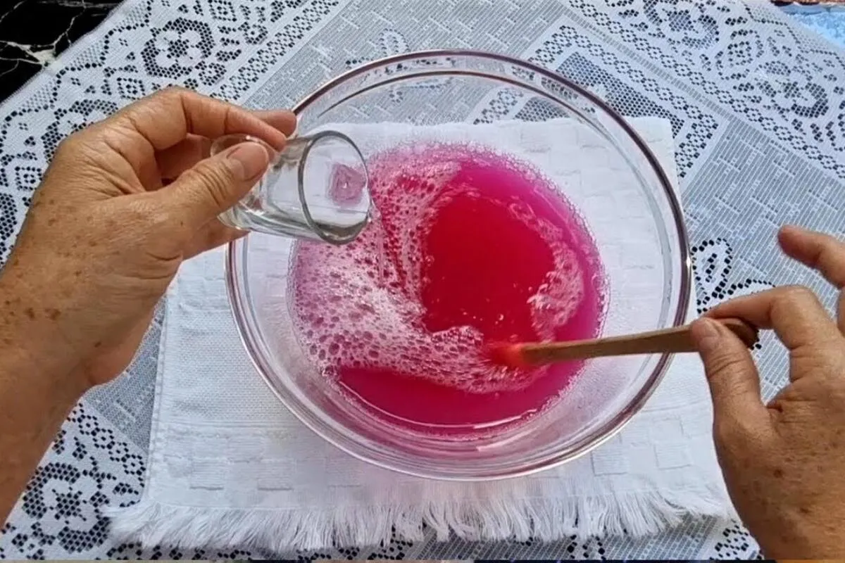 Detergente caseiro concentrado que rende e espuma bastante n