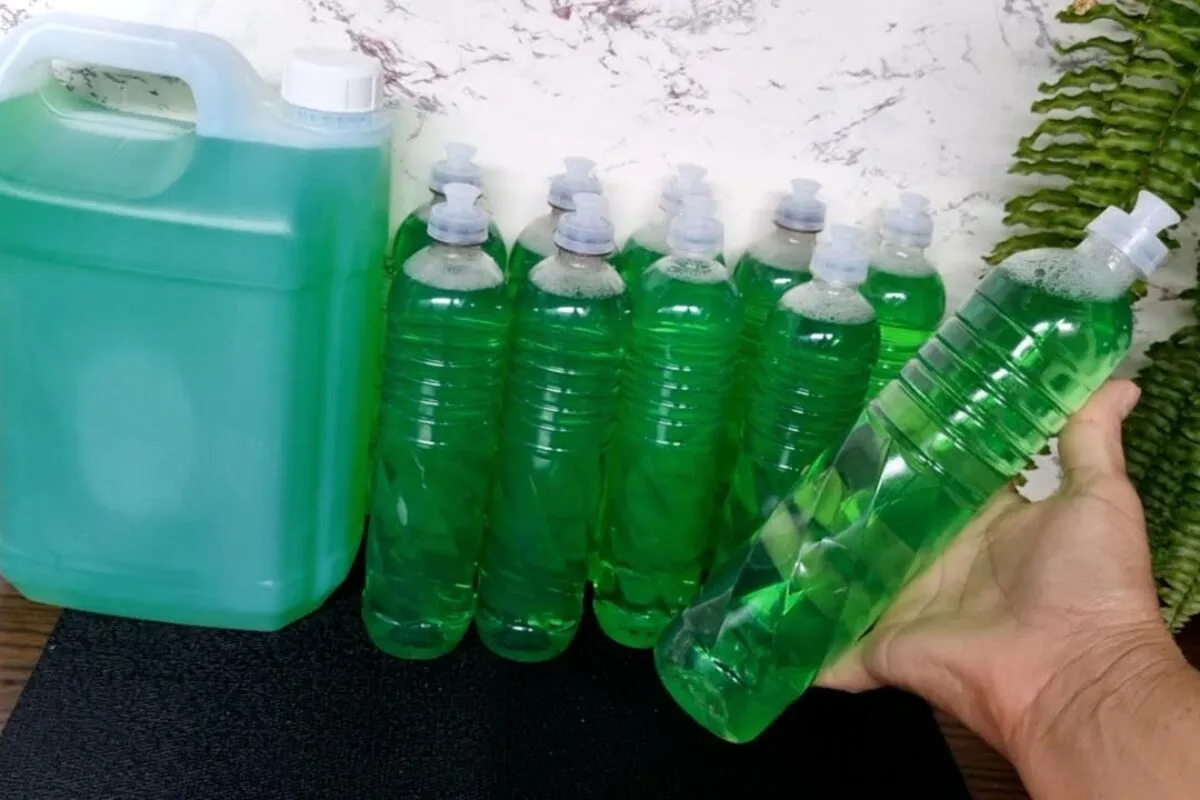 Detergente caseiro turbinado, que rende até 10 litros e não