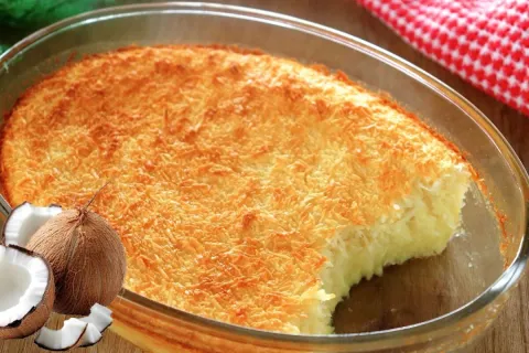 Docinho do céu no estilo cocada de travessa,  uma sobremesa 