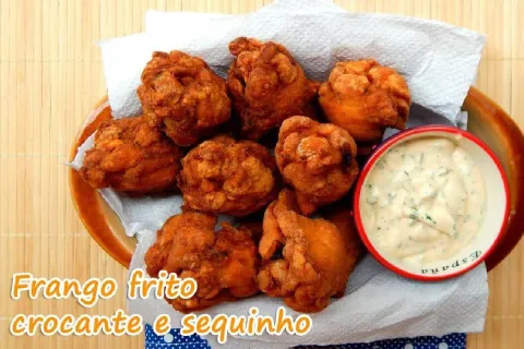 Duas receitas em uma só: frango frito sequinho com um molho 