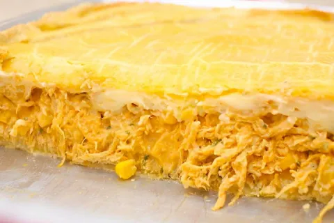 Empadão com massa de creme de leite delicioso e muito fácil 