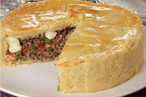 Empadão de carne moída com massa que derrete na boca perfeit