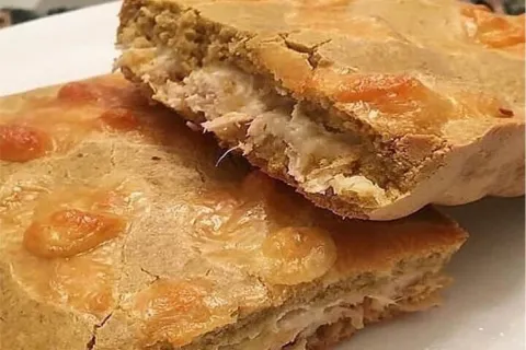 Empadão de frango com a massa de creme de leite muito fácil 