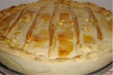 Empadão de frango com massa que derrete na boca feito com in