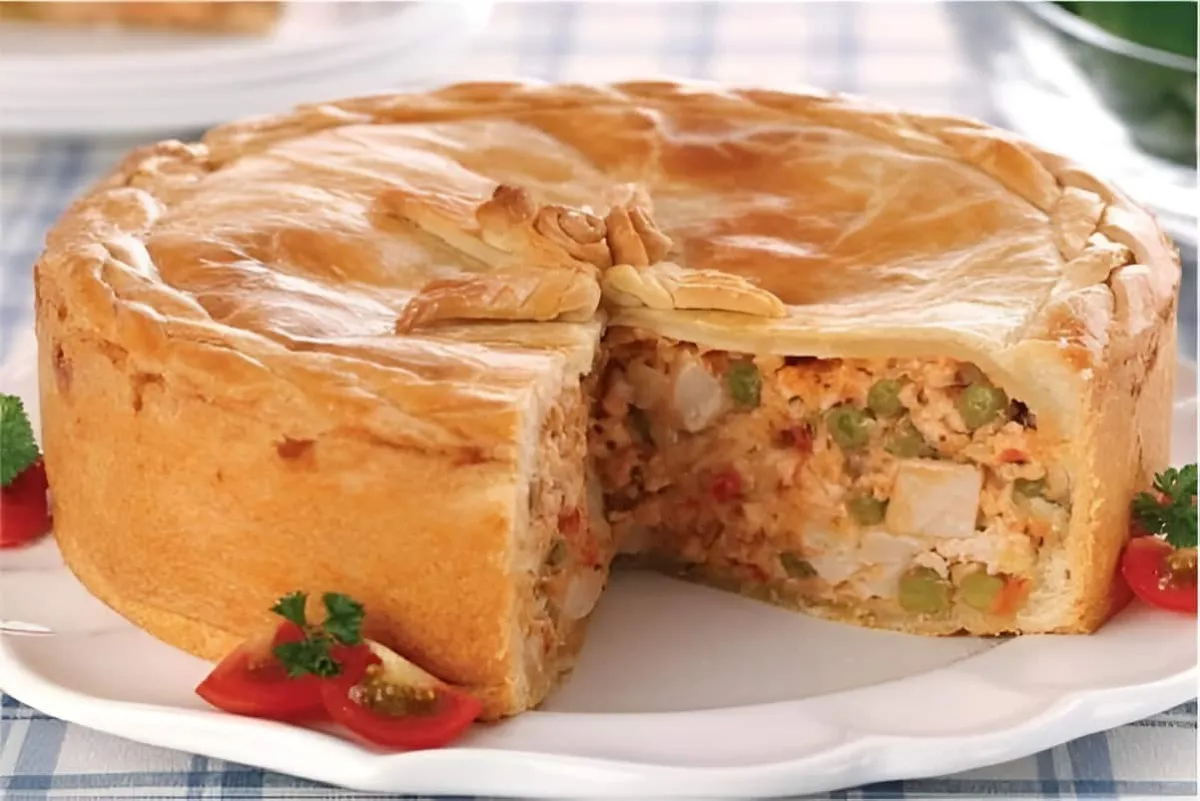 Empadão de frango com palmito e ervilha com massa levinha e