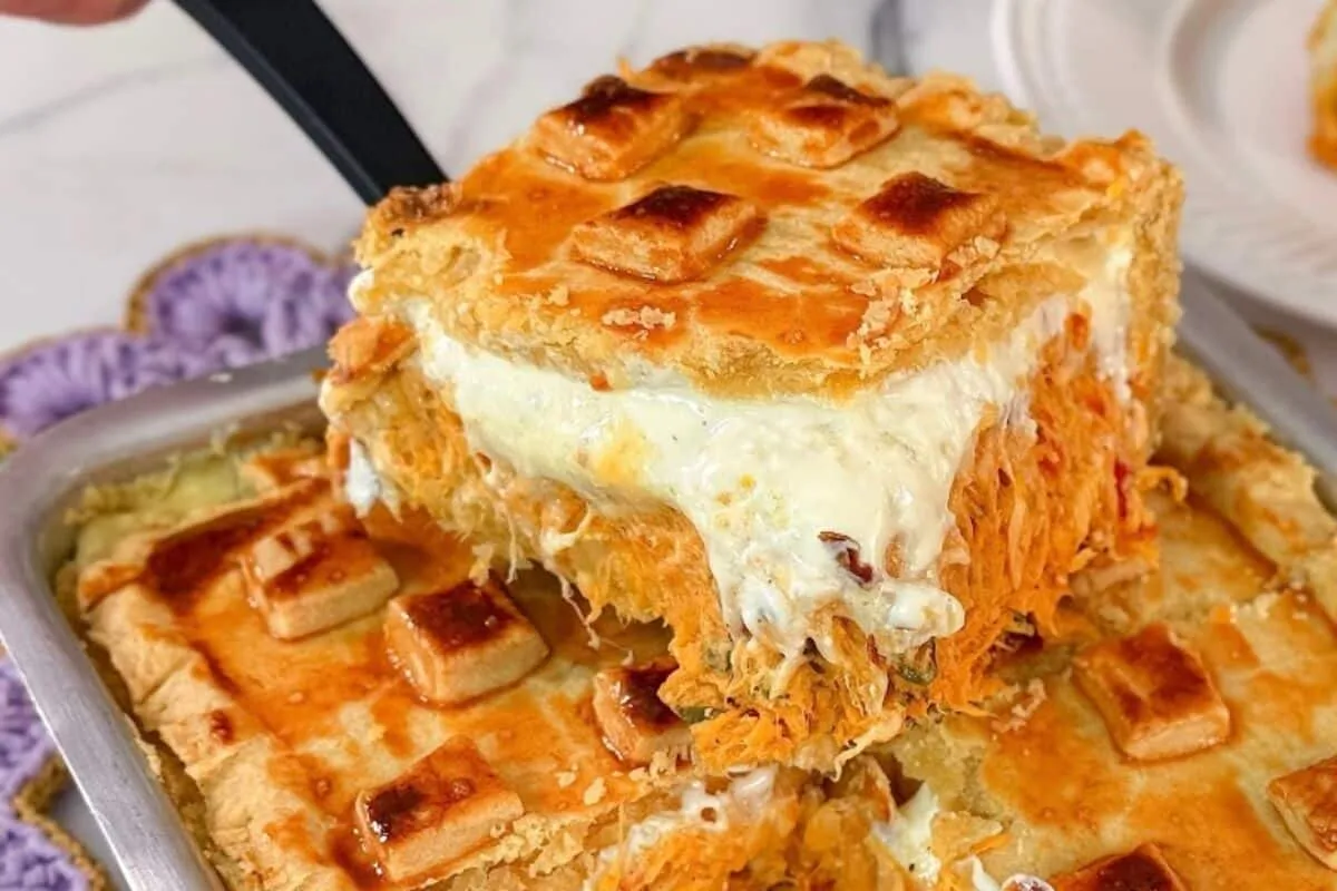 Empadão de frango cremoso com um segredo que faz toda difere