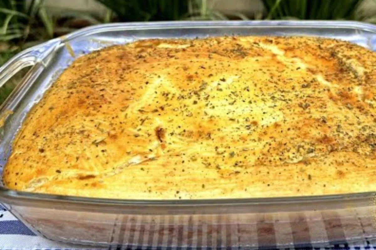 Empadão de frango de liquidificador que fica com uma massa f