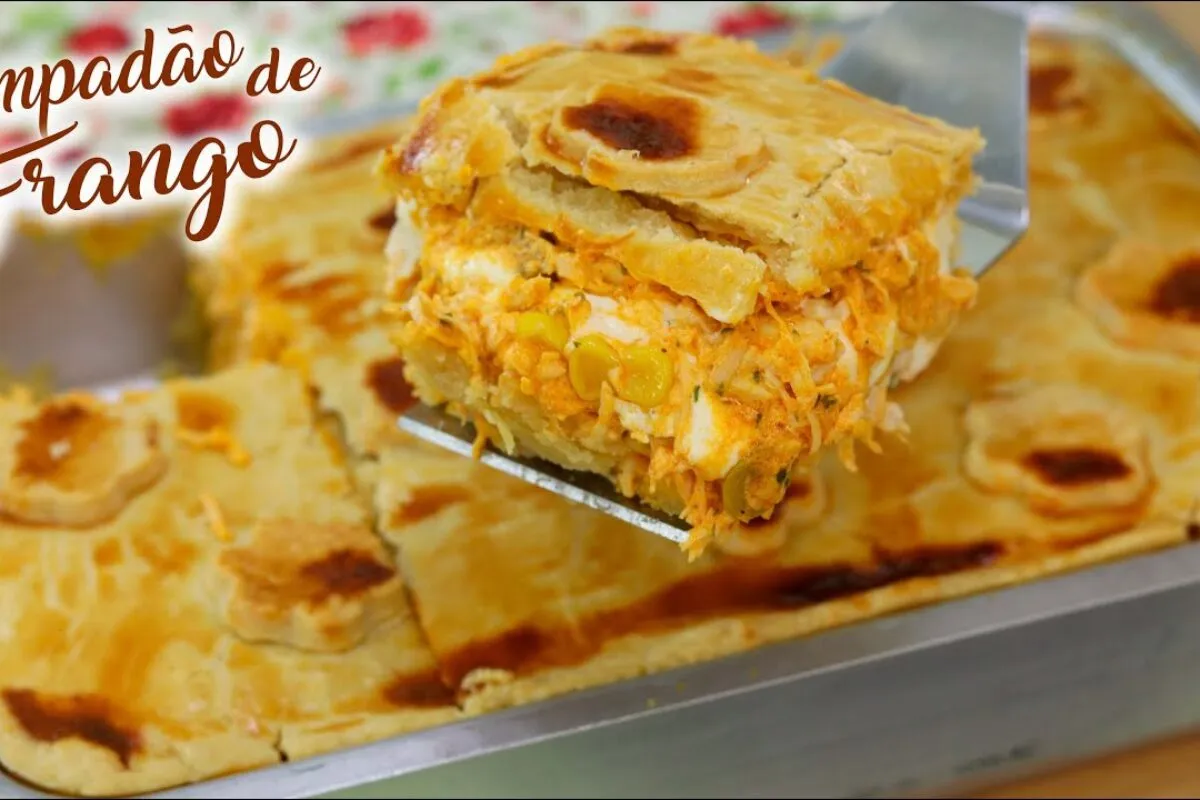 Empadão de frango super cremoso: massa que derrete na boca,