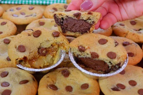 Empadinha de cookies recheadas que parece docinho de confeit
