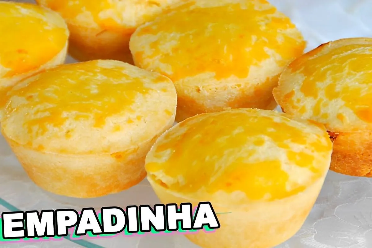 Empadinha de frango com massa que derrete na boca é só mistu