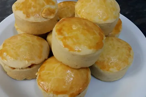 Empadinha de frango fácil com massa que desmancha na boca e 