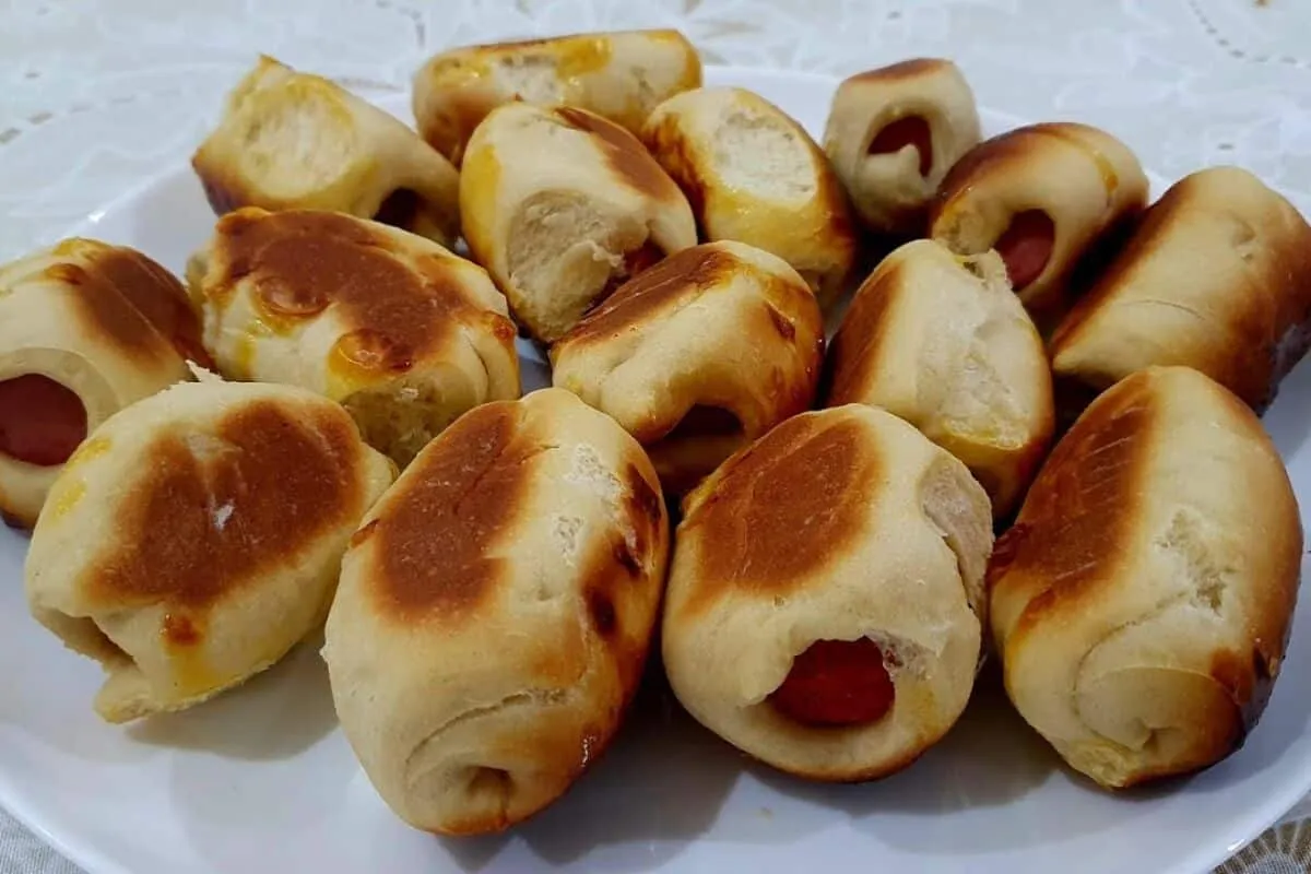 Enroladinho de salsicha delicioso e muito prático, um lanche