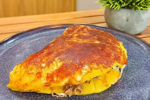 Escondidinho de batata recheado com carne desfiada feito na 