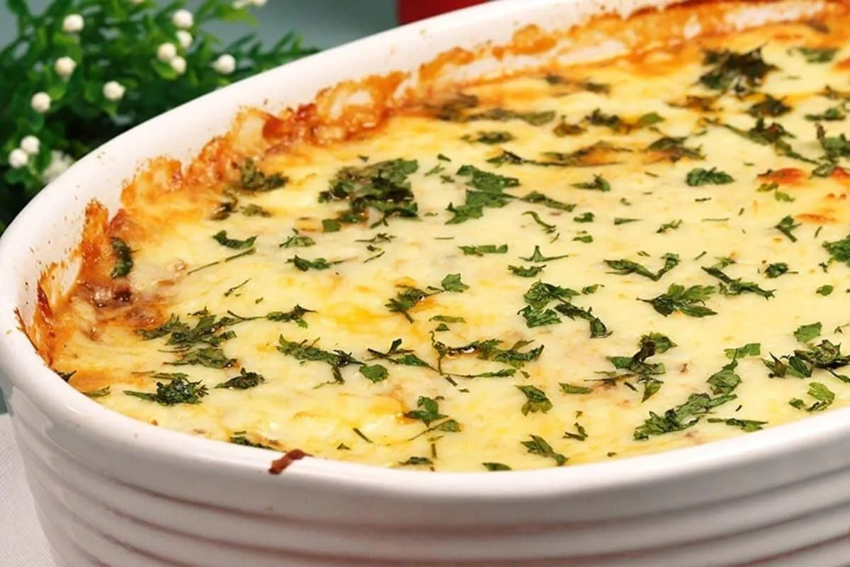 Escondidinho de carne moída, um prato clássico que fica supe