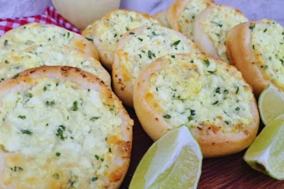 Esfirra de queijo, com a massa mais fofinha do mundo e um re