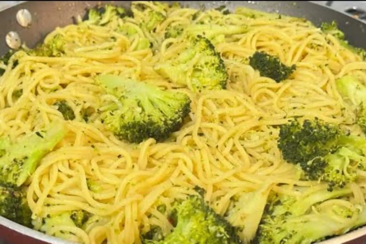 Espaguete ao alho e óleo com aquele douradinho perfeito e sa