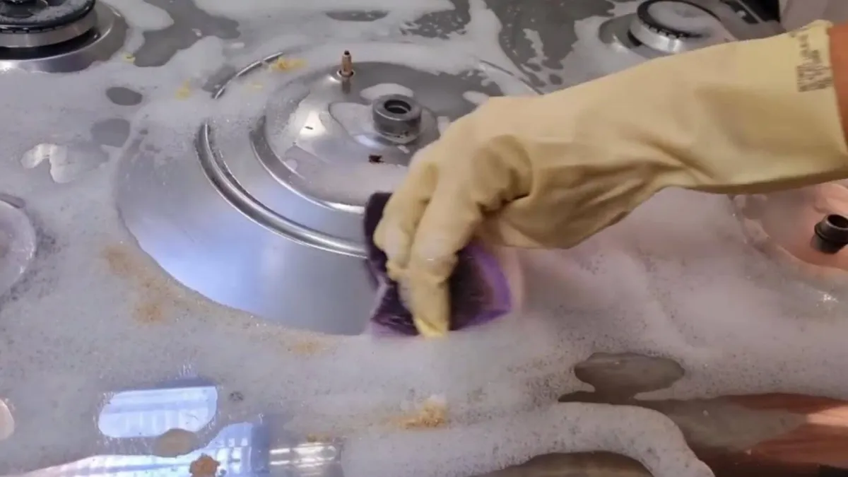 Espuma mágica para limpar fogão e deixar tudo um brinco para