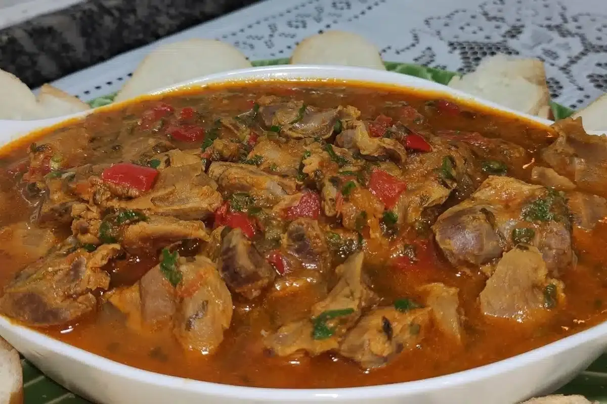 Essa é a receita da minha mãe de moela ao molho na panela de